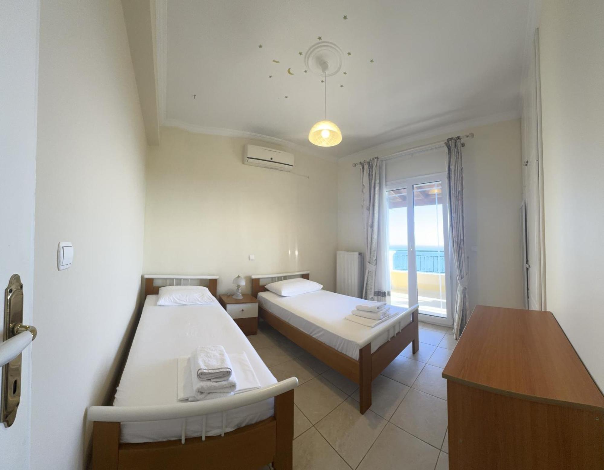 Mariza's View House Apartment Lakones