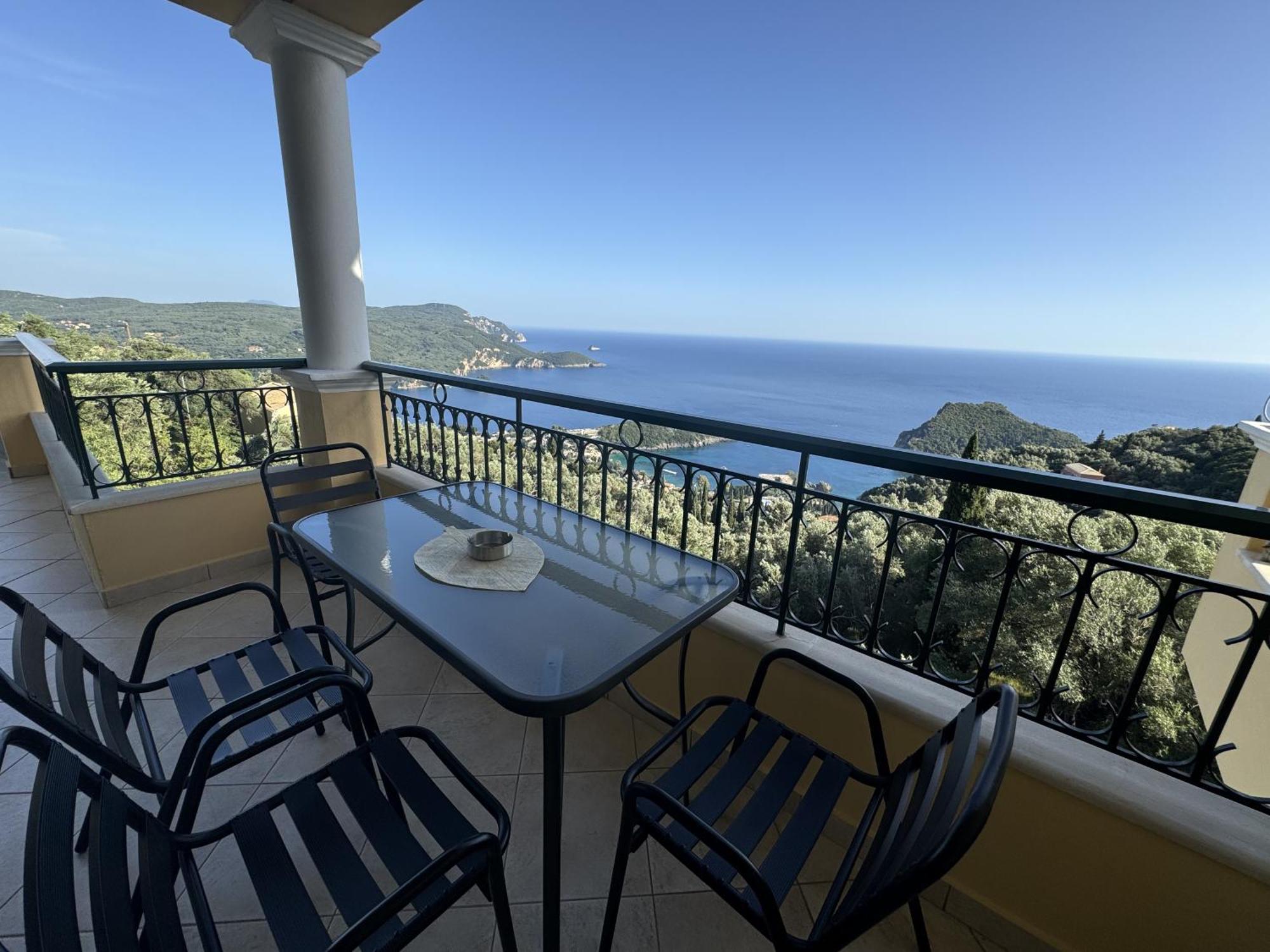 Mariza's View House * Lákones