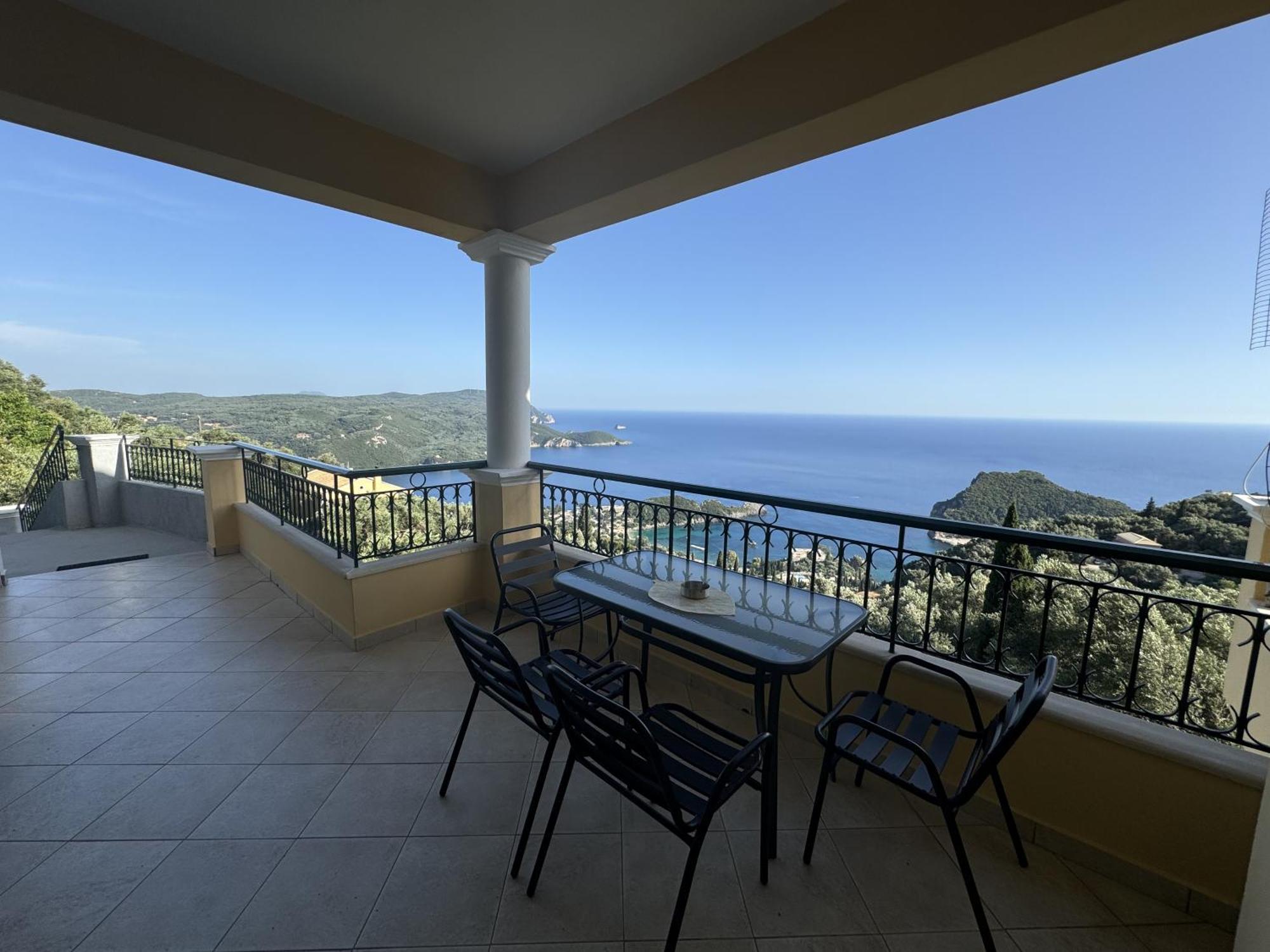 Mariza's View House * Lákones